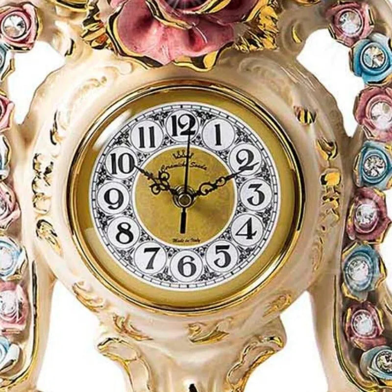 cadran romain d'horloge fait main en italie, entouré de cristaux de boheme style xviiie siecle