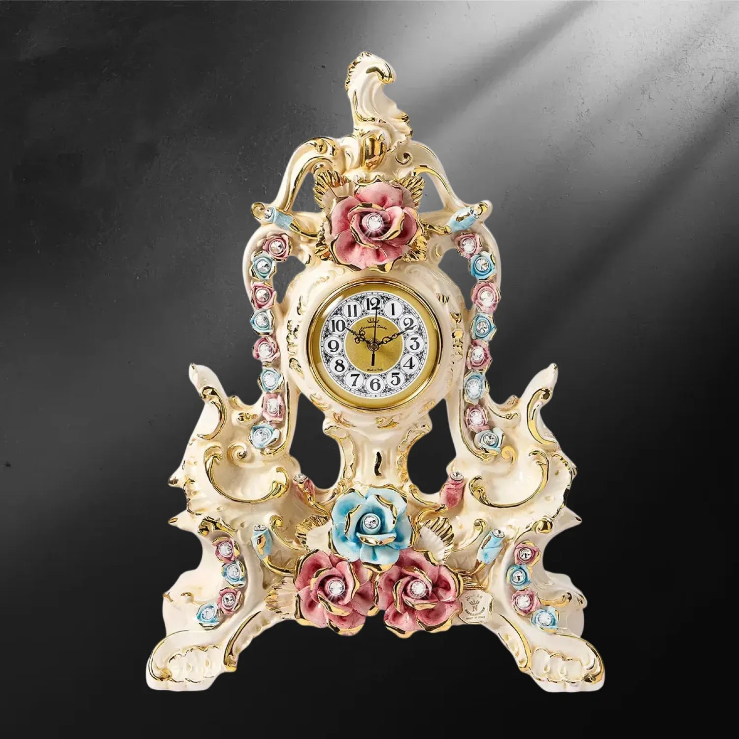 Horloge de cheminée en porcelaine Capodimonte aux cristaux de Bohême et roses bicolores rococo - Horloge de cheminée