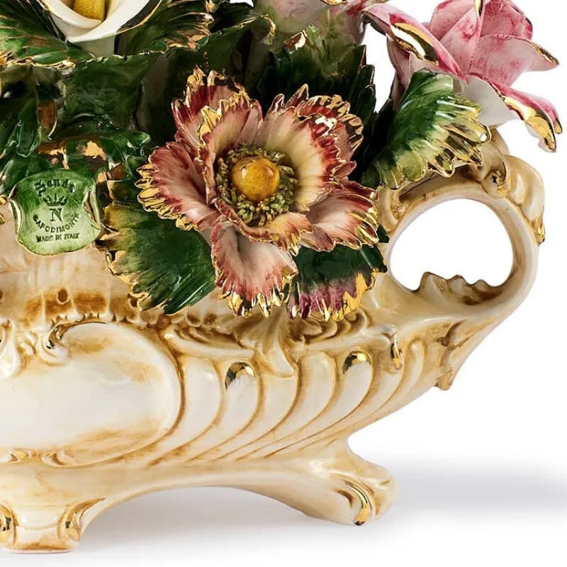 pied de centre de table en ceramique avec hanses en volutes style rococo