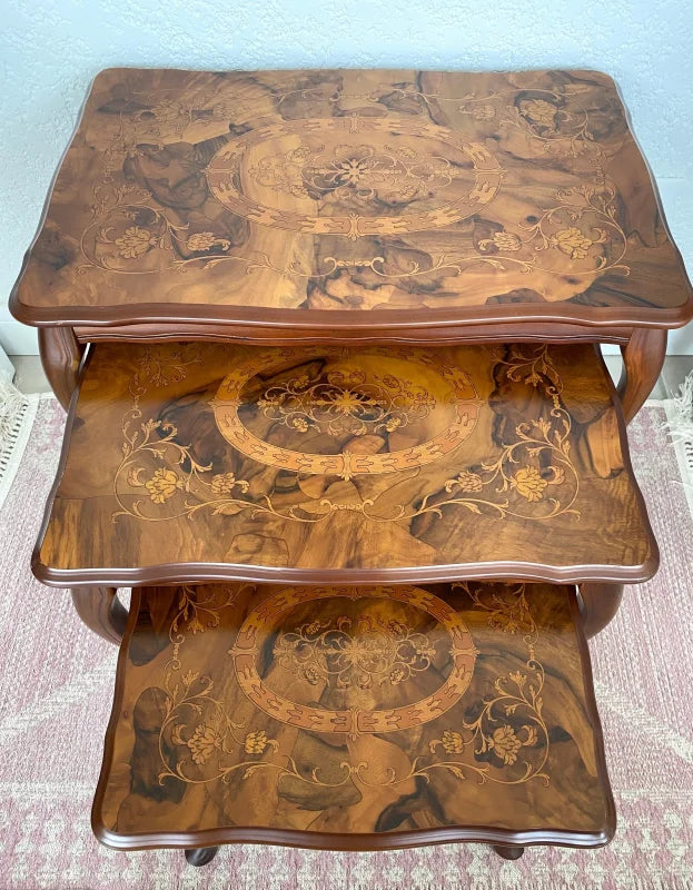 Tables gigones en bois incrustées de la marqueterie italienne