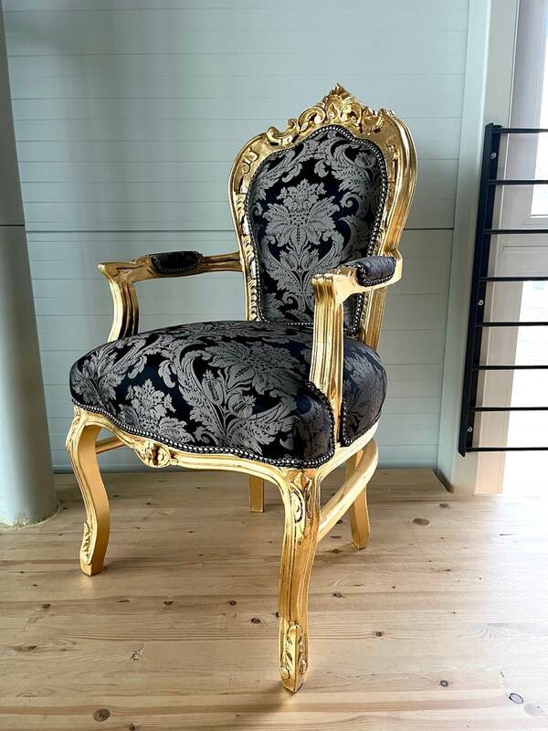 chaise-baroque-noire-blanc-style-louis-xvi