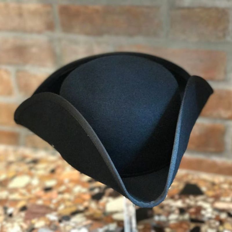 tricorne-chapeau-baroque-style-louis-XV