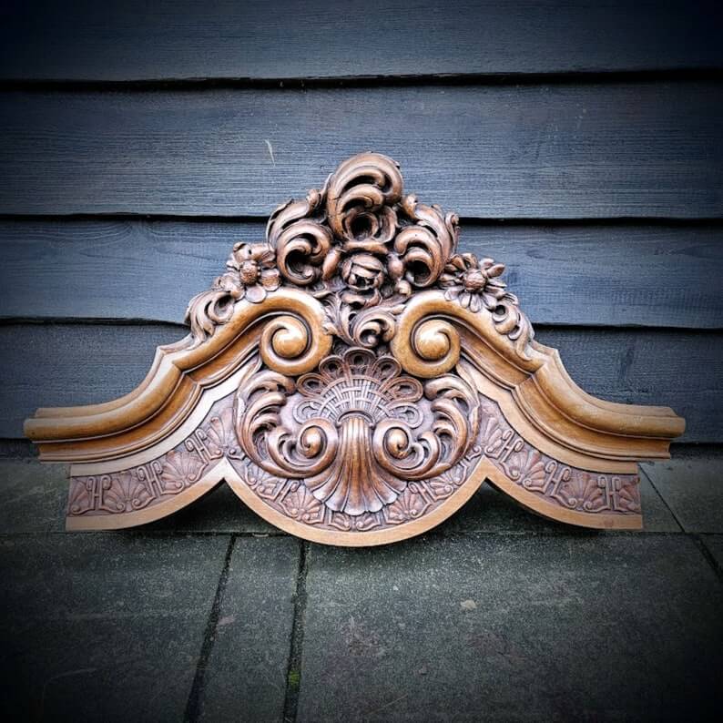 fronton-de-porte-ancien-style-baroque-en-bois