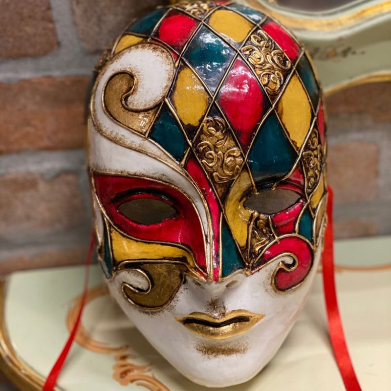 masque-venitien-multicolore-pour-carnaval