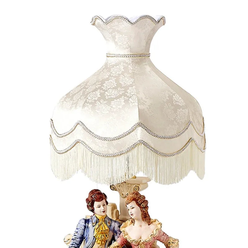 abat-jour a franges de luxe sur grande lampe de salon baroque