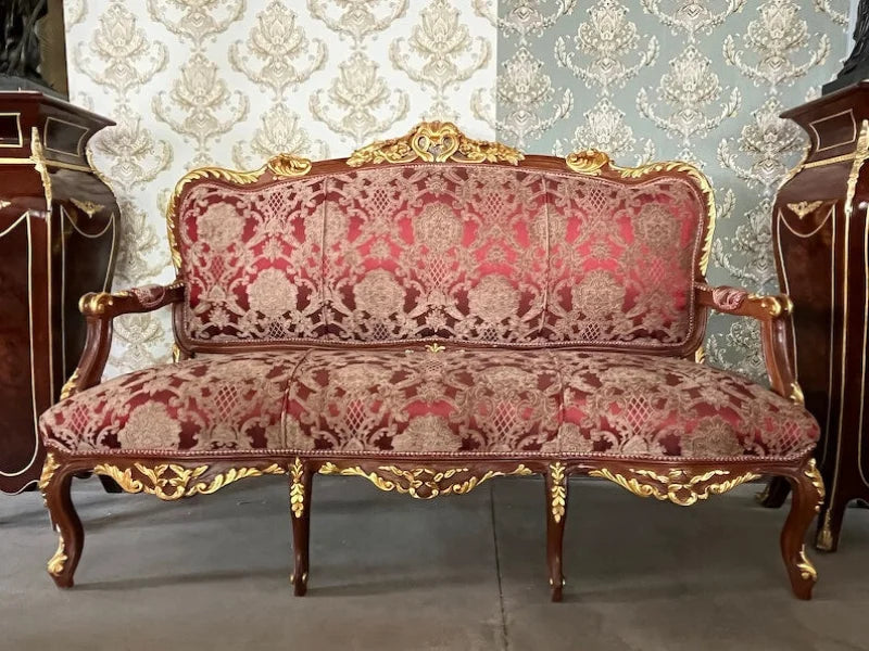 Canapé baroque Louis XV + 4 fauteuils de couleur bordeaux et table en marbre