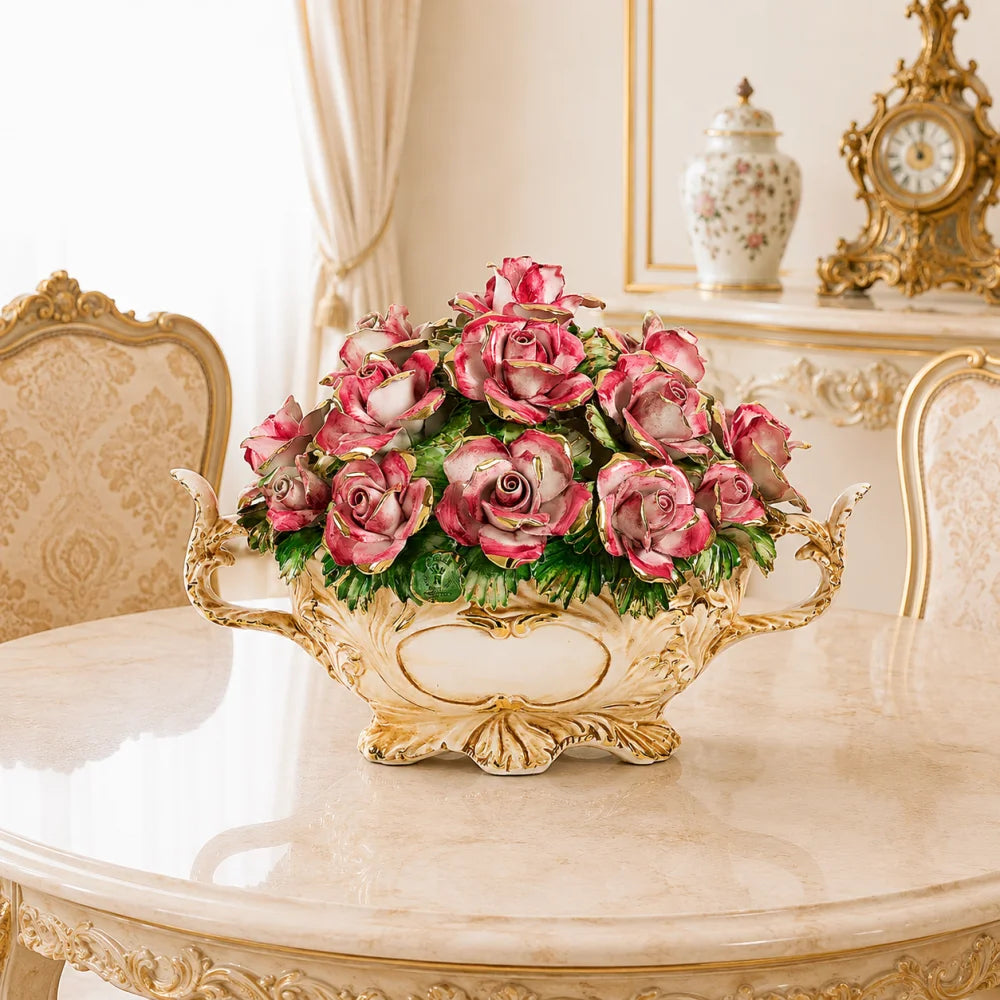 centre-de-table-roses-voluptueuse-a-hanse-pour-interieur-aristocratique / centre de table baroque italien pour decoration de luxe style Louis XV