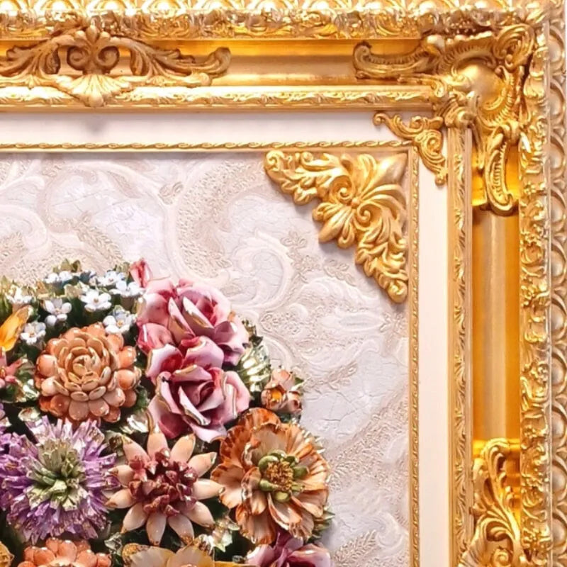 Angle supérieur droit de la corniche baroque Louis XIV dorée à la feuille d’or 24 carats