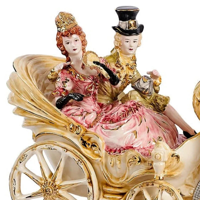 couple aristocratique voyageant en caleche en ceramique style baroque