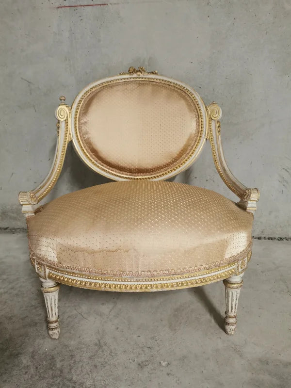 Fauteuil baroque style médaillon Louis XVI