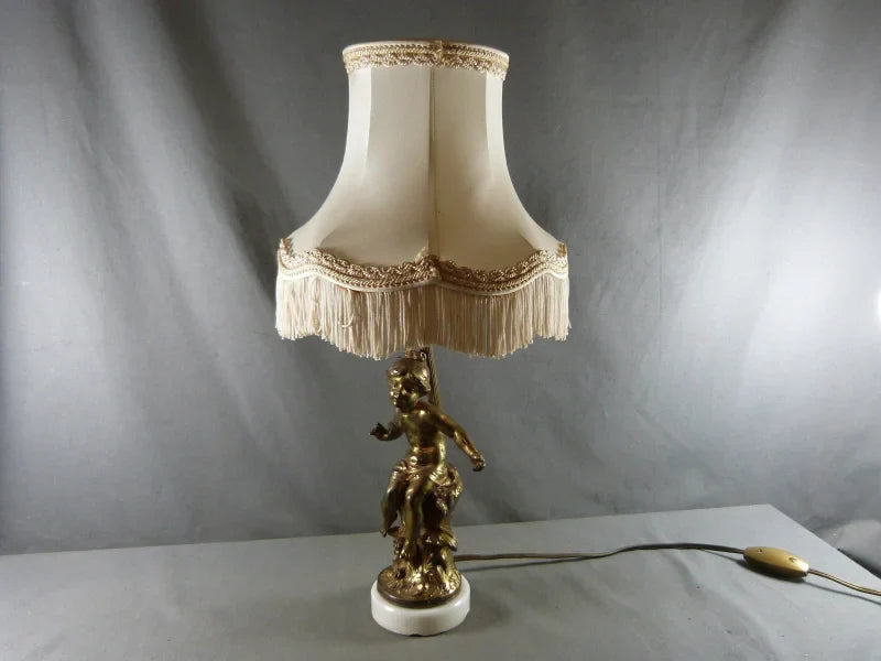 Lampe de style art nouveau représentant une jeune fille - L.F. Moreau