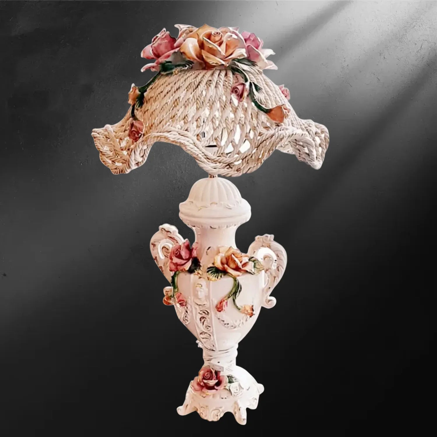 Lampe rococo baroque abat-jour tressé en céramique Capodimonte – Romance florale italienne
