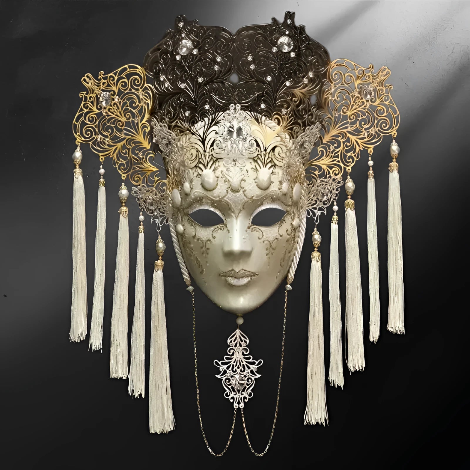 Masque vénitien Nefertiti or - Ivoire impérial - Masque vénitien Nefertiti – fait main Italie | Décoration murale luxe
