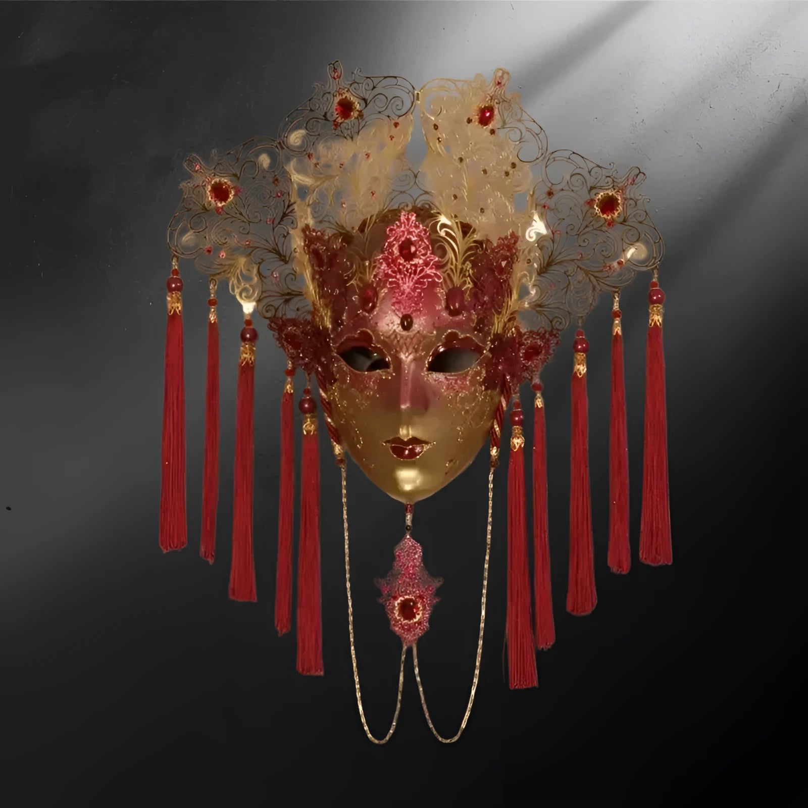 Masque vénitien Nefertiti or - Rouge carmin - Masque vénitien Nefertiti – fait main Italie | Décoration murale luxe