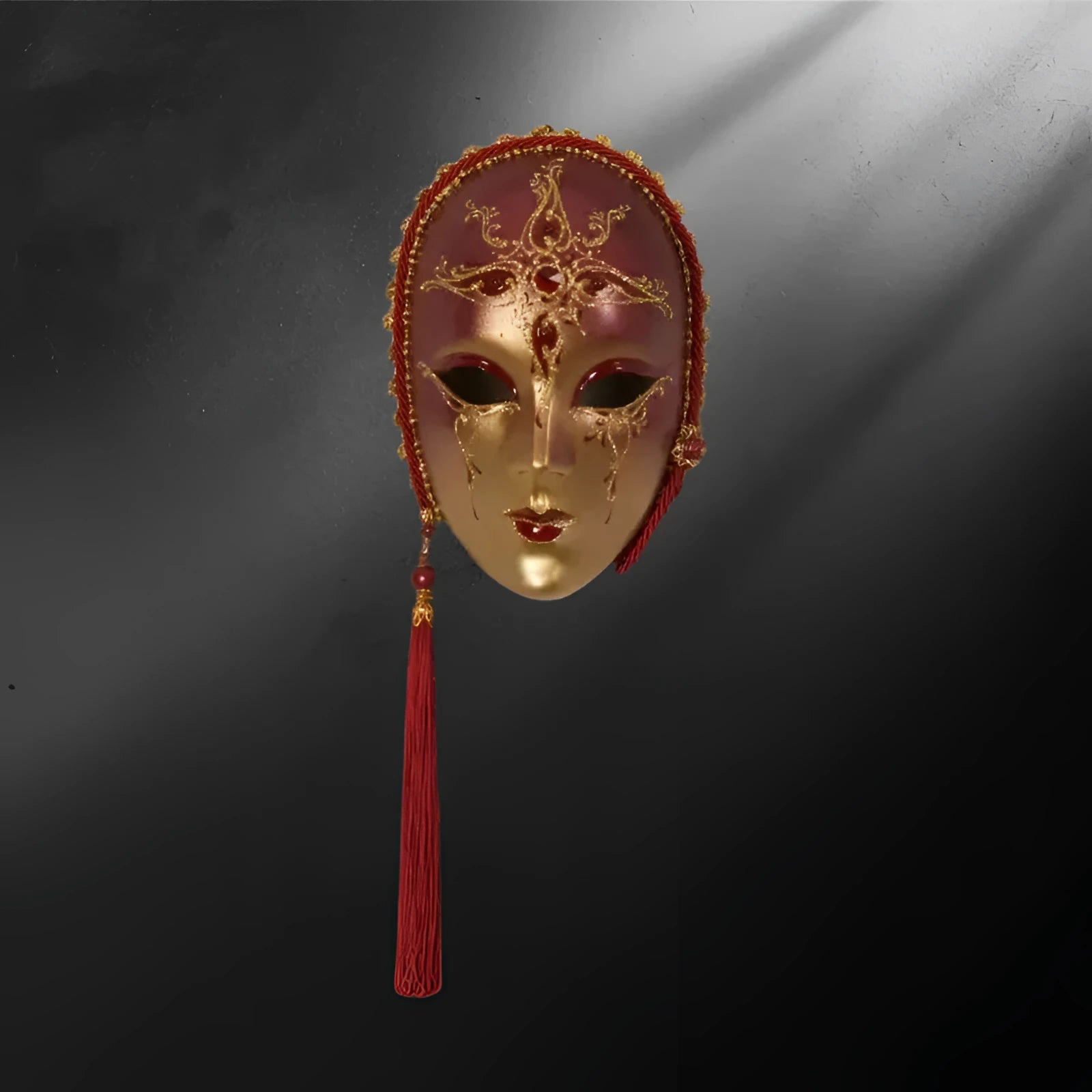 Masque vénitien Tosca or - Rouge carmin - Masque vénitien Tosca doré – fait main en Italie | à porter
