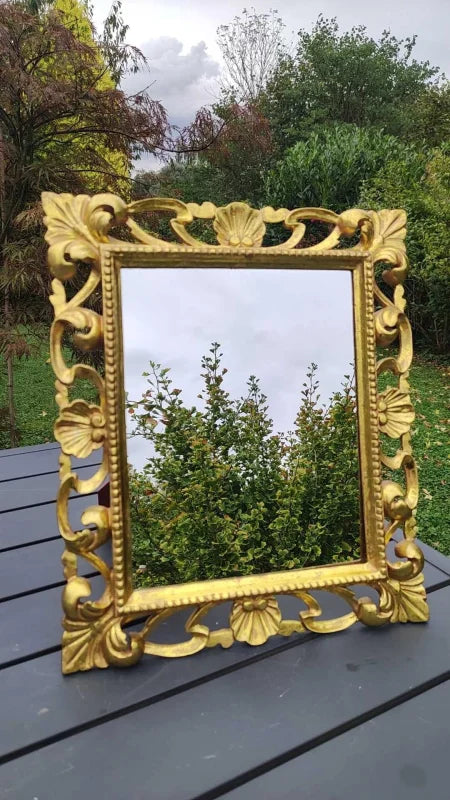 Miroir Baroque en bois patiné à la feuille d’or