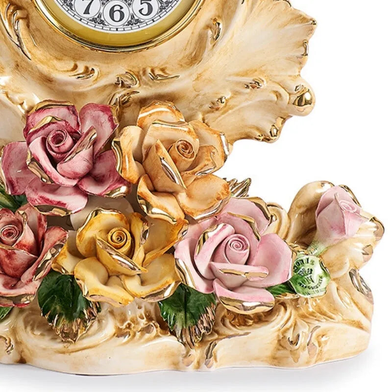 roses bicolores en ceramique de couleur jaunes et roses avec poinçon N de capodimonte sur le feuillage