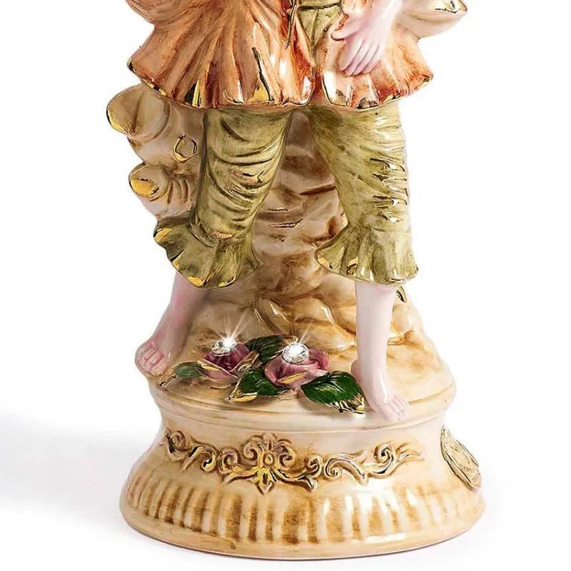 roses sculptées avec cristaux swarovski incrustés au pied d'un homme style rococo