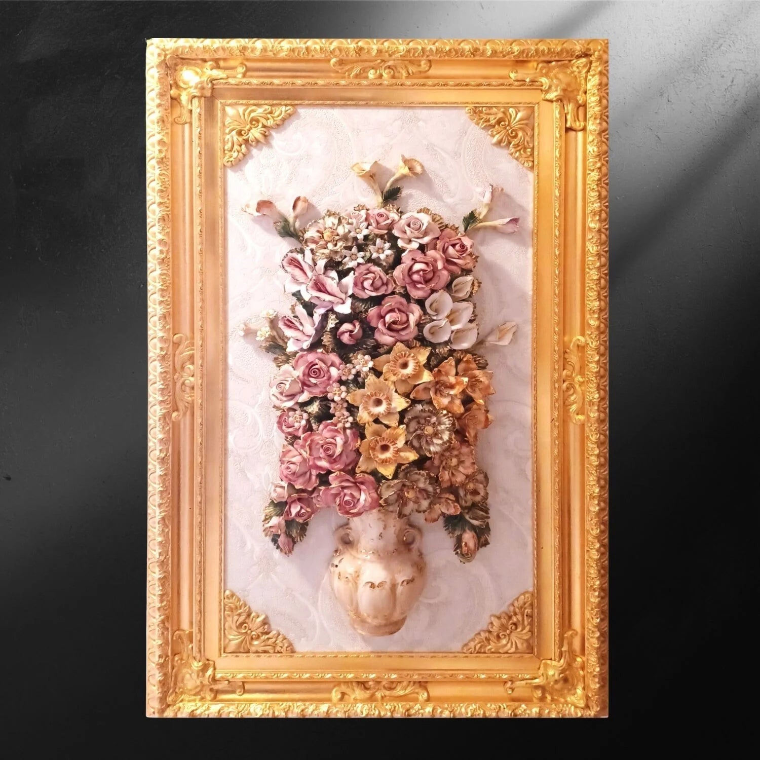 Tableau rococo baroque rectangulaire vertical en céramique de Capodimonte – La cascade des fleurs royales - Tableau vertical rectangulaire