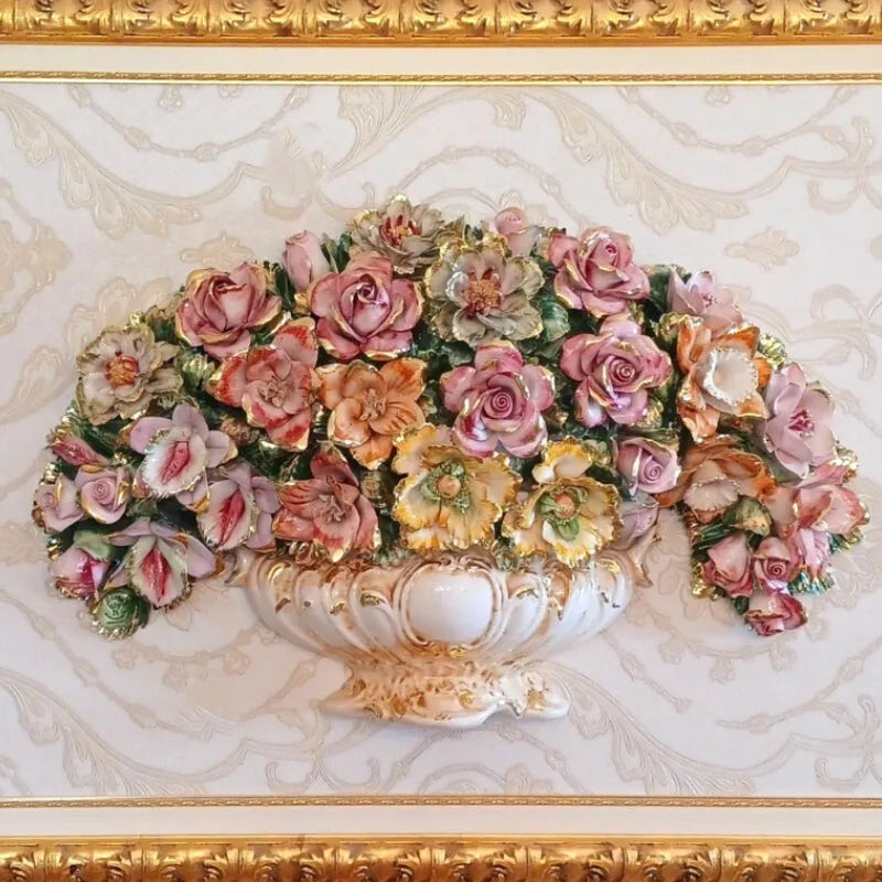 Bouquet de roses et fleurs pastel en porcelaine Capodimonte sculpté en relief dans un style rococo Louis XV