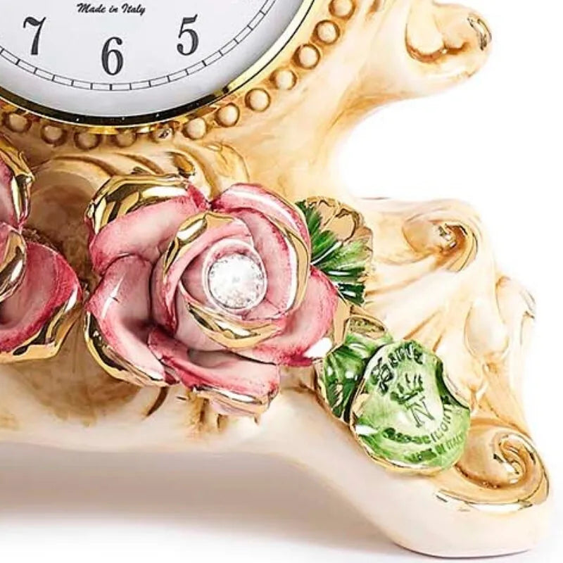 zoom-roses-aux-cristaux-swarovski-sur-horloge-rococo